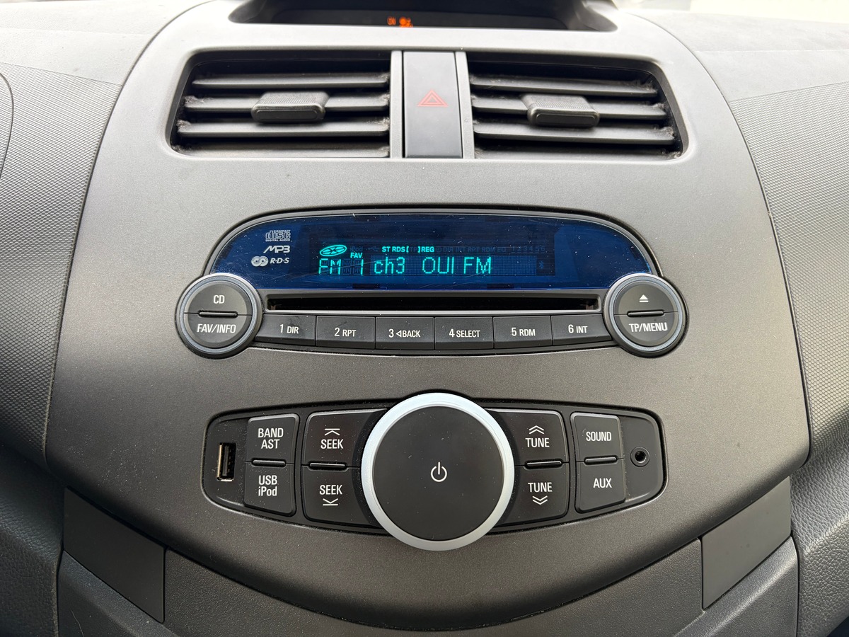 Chevrolet Spark Phase 2 1.0 68 cv IDÉAL JEUNE PERMIS - CLIMATISATION - PRISE USB