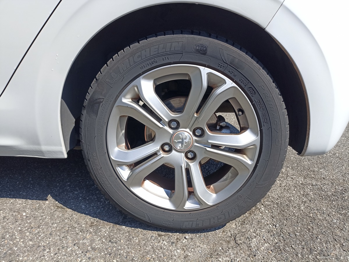 Peugeot 208 1.6 HDI 115 ROLLAND GARROS