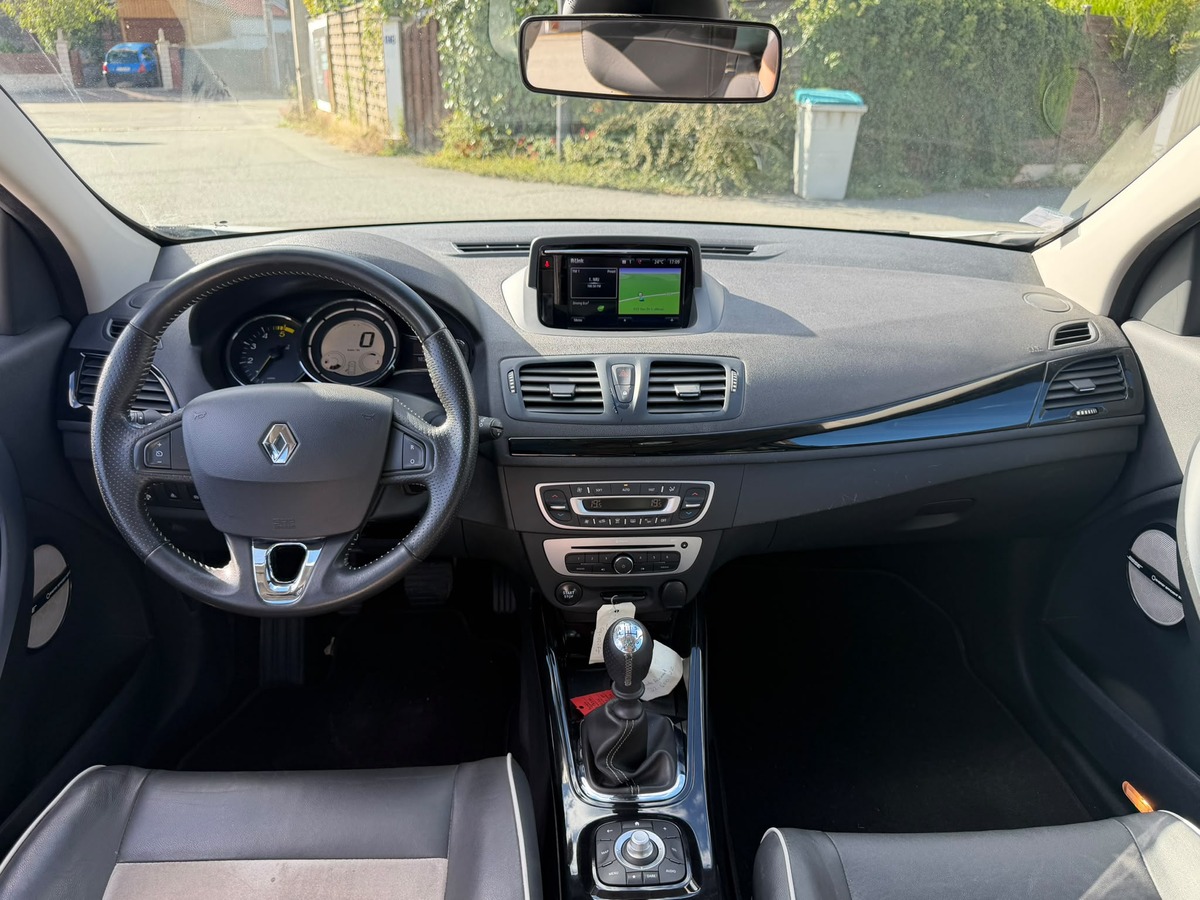 RENAULT Megane III Estate 1.5 dCi BOSE Edition-Crochet d'attelage - Distribution neuve- Garantie