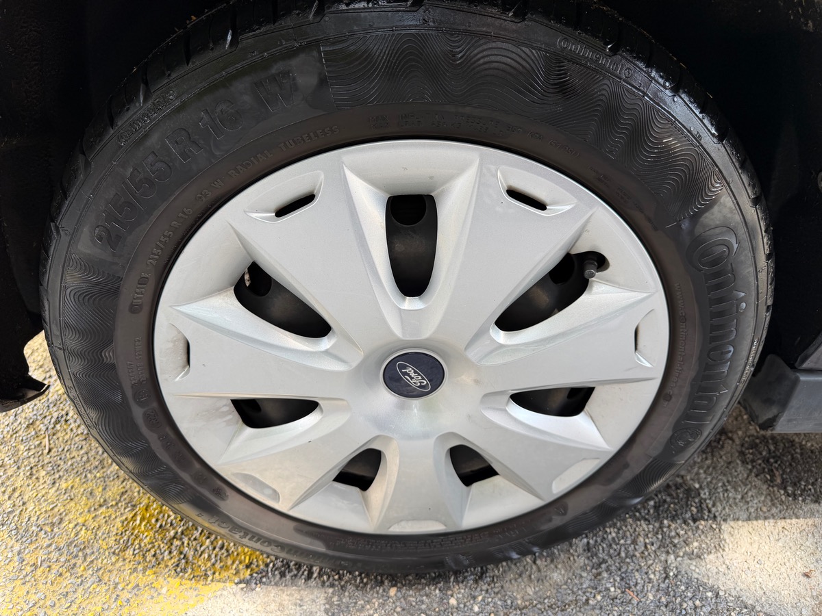 Ford C-max 2.0 TDCI 115 CV / Boite Auto / GPS / Clim / Phase 2