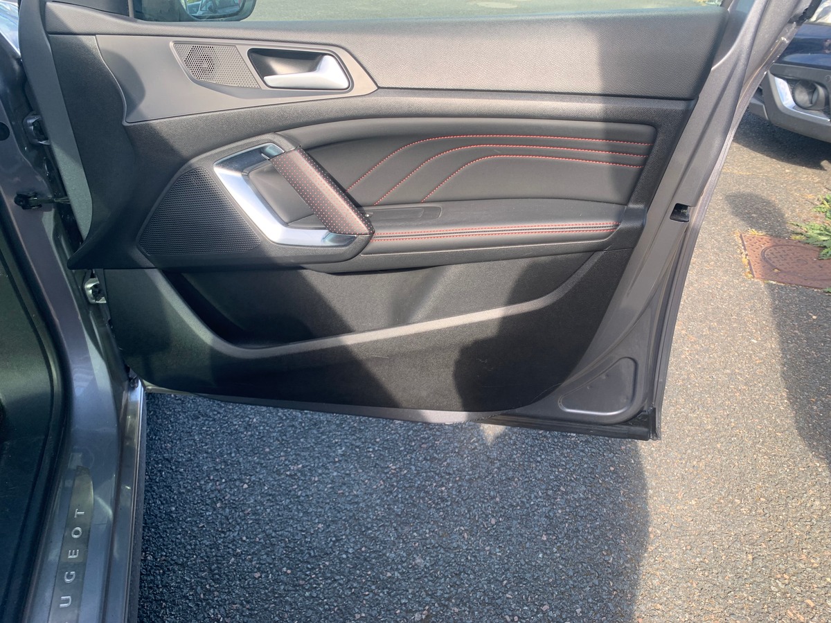 Peugeot 308 130 ch | GT Line | Toit panoramique | Apple car play | Avertisseur angles morts | Radars