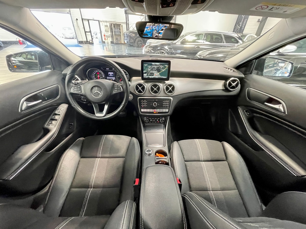 Mercedes-Benz GLA* 220d Sensation 4Matic 7G-DCT c