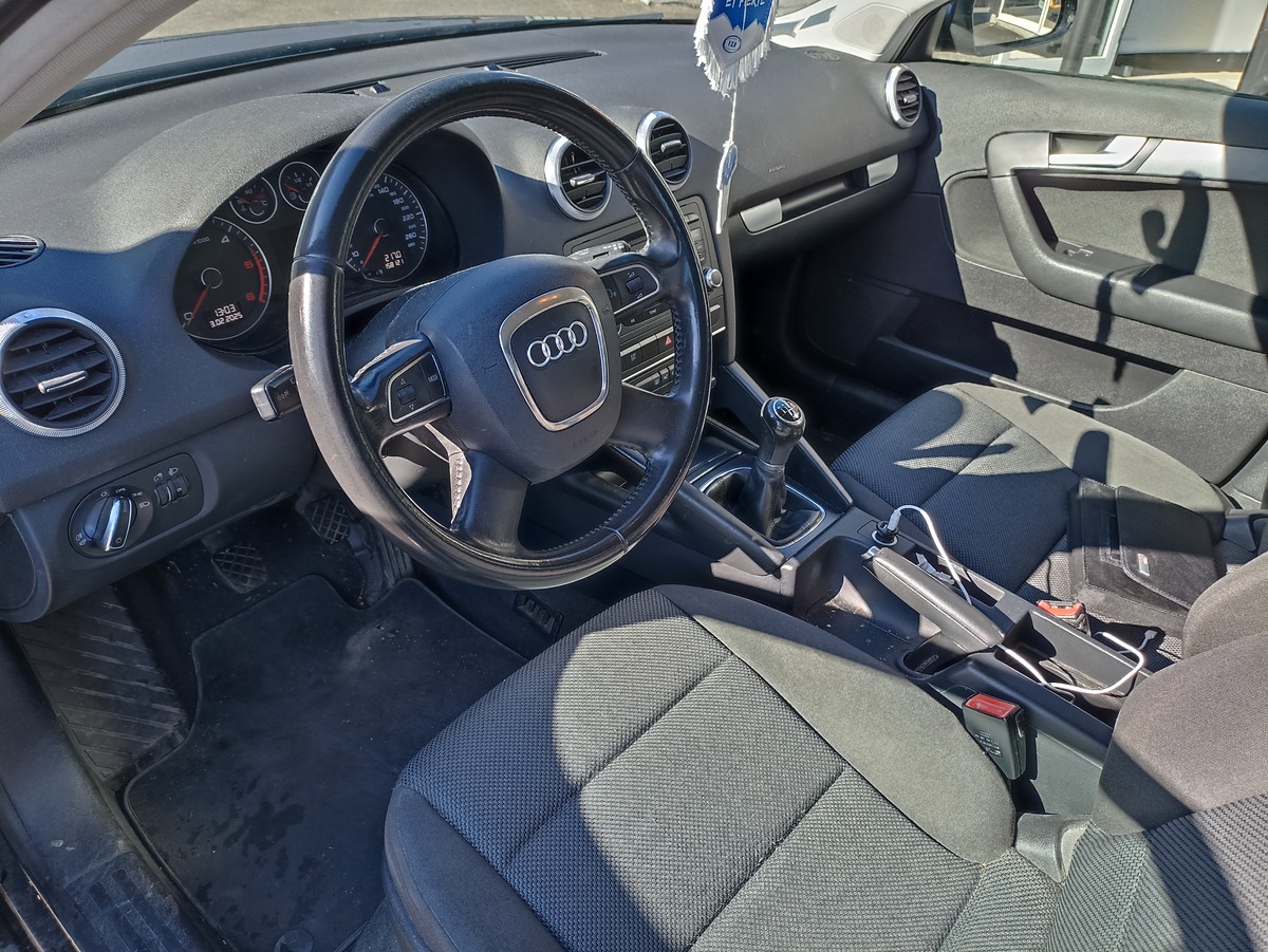 Audi A3 1.6 tdi 105 AMBIENTE SPORTBACK