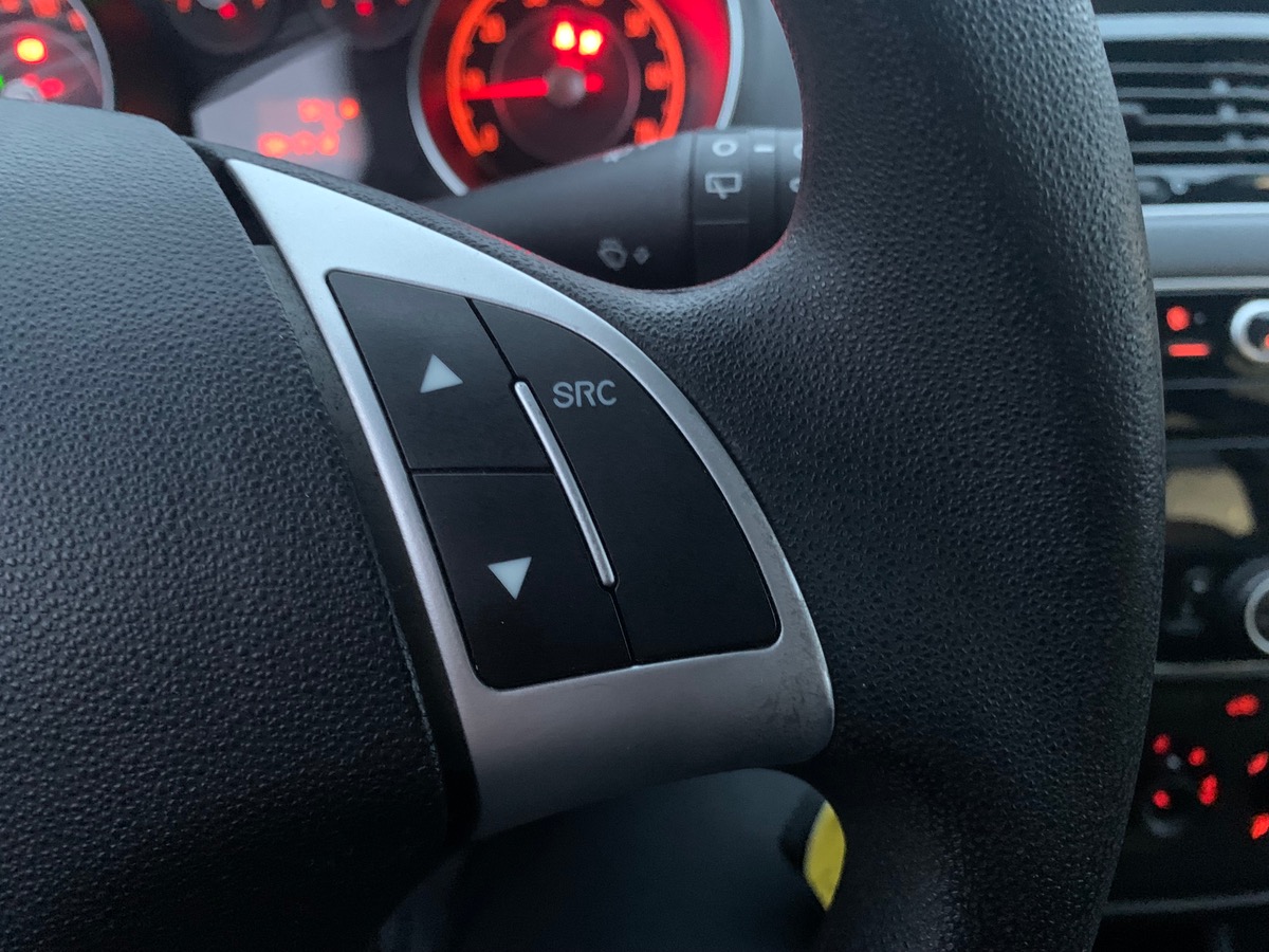 Fiat Punto 69 ch | Radio CD MP3 | Vitres avant électriques | Airbags | ABS | Commandes Radio volant