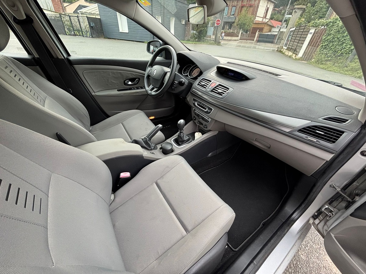 RENAULT Megane III 1.6 E85 110 Expression - Révisée - Garantie