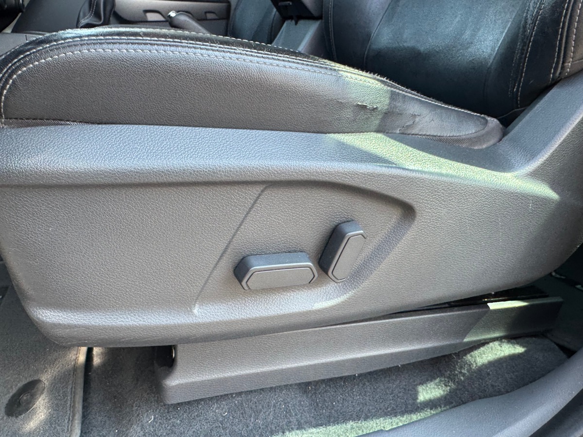 Ford Ranger 200 chevaux | Limited | Double Cabine | 5 places | GPS | Régulateur vitesse | Hard Top