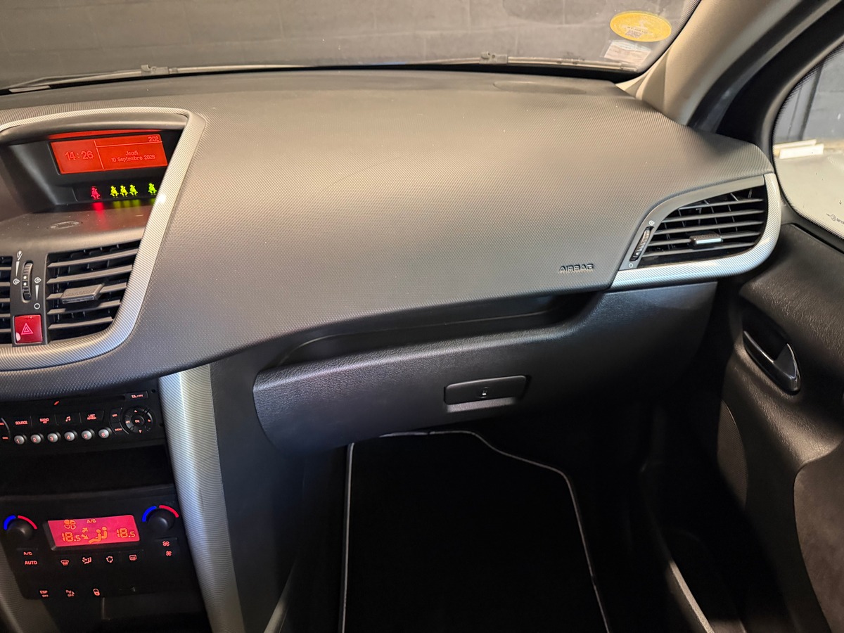 Peugeot 207 1.6 VTI 120CH Premium Pack / 5 portes / Clim auto