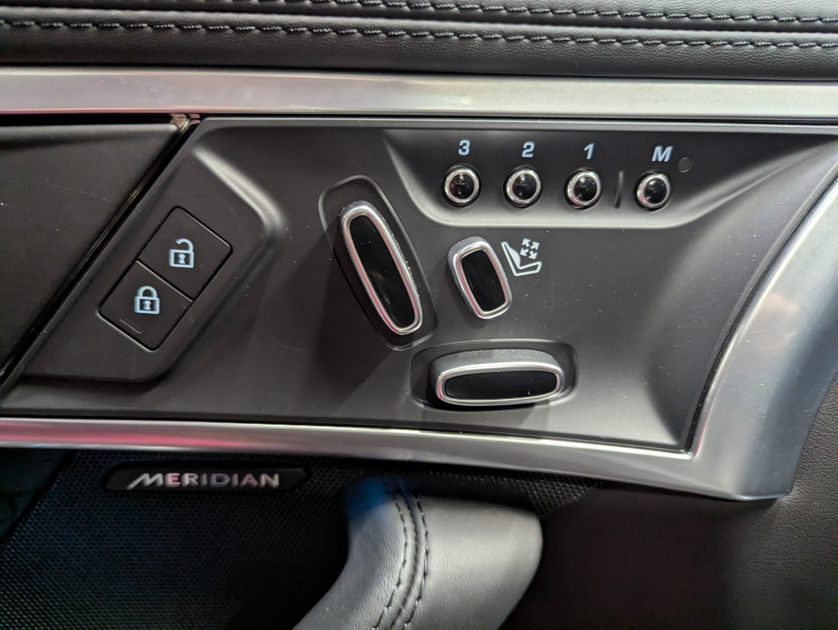Jaguar F-TYPE R V8 5L 575 ch BVA8 AWD PAS DE MALUS