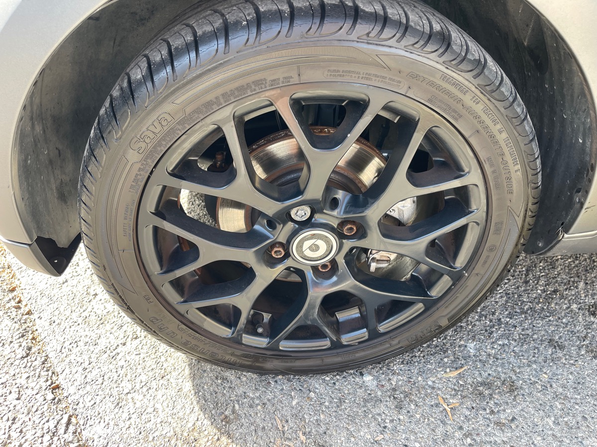 Smart FORTWO 90 CV / Gris Mat / Prime / Jantes Noires / Toit Panoramique / Caméra