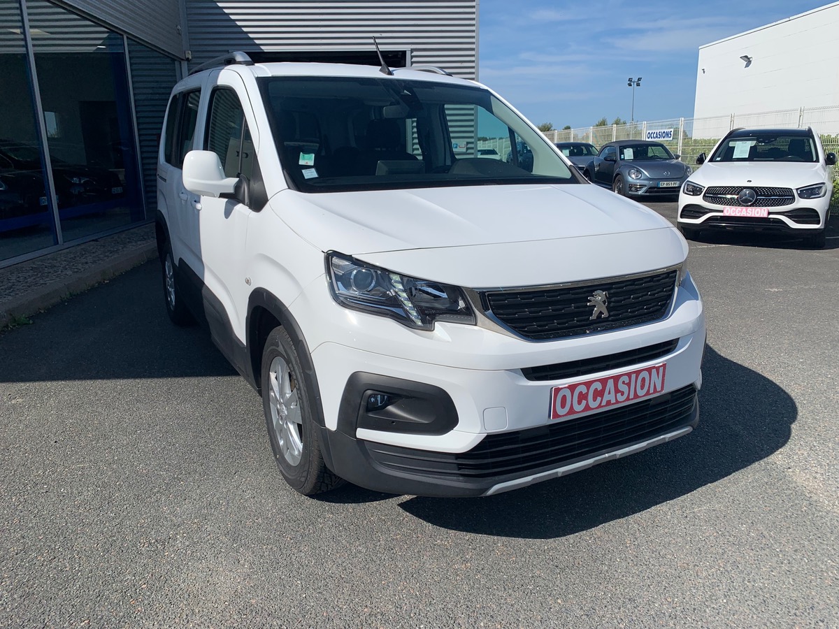Peugeot Rifter 102 ch | Allure | 7 places | GPS | Roue de secours | Radar de stationnement arriére