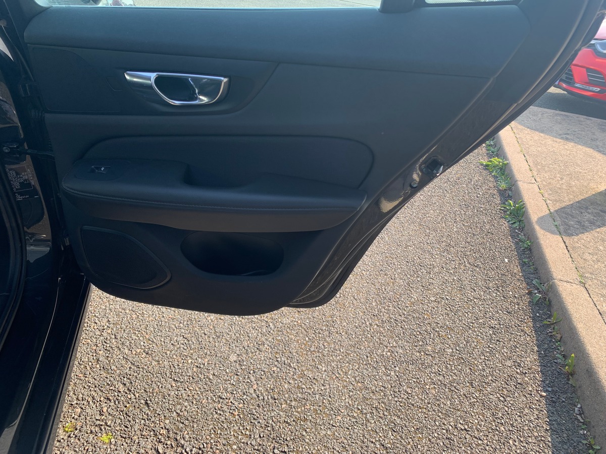 Volvo V60 150 ch | Momentum business | Caméra de recul | Avertisseur Angles Morts | Apple car Play