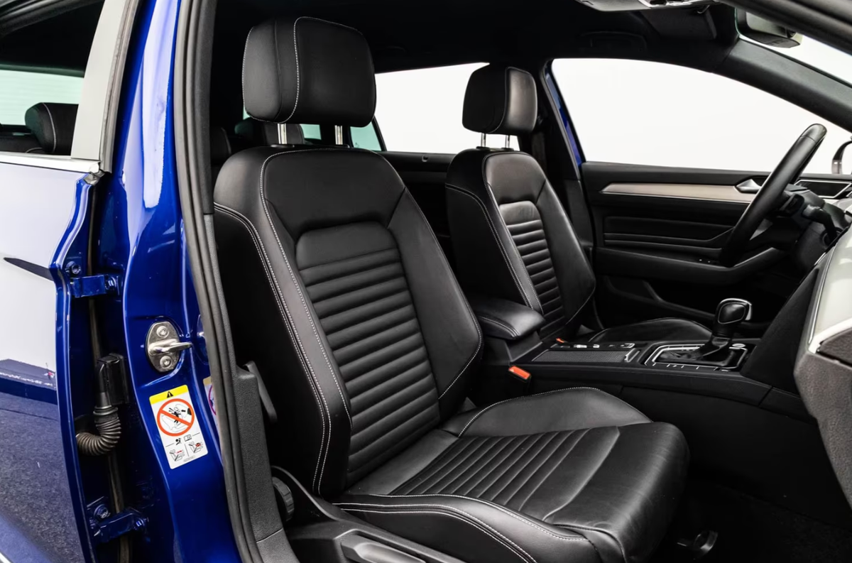 Volkswagen Passat SW VIII 2.0 TDI EVO 200ch R-Line 4Motion DSG7 Bleu Lapiz Attelage