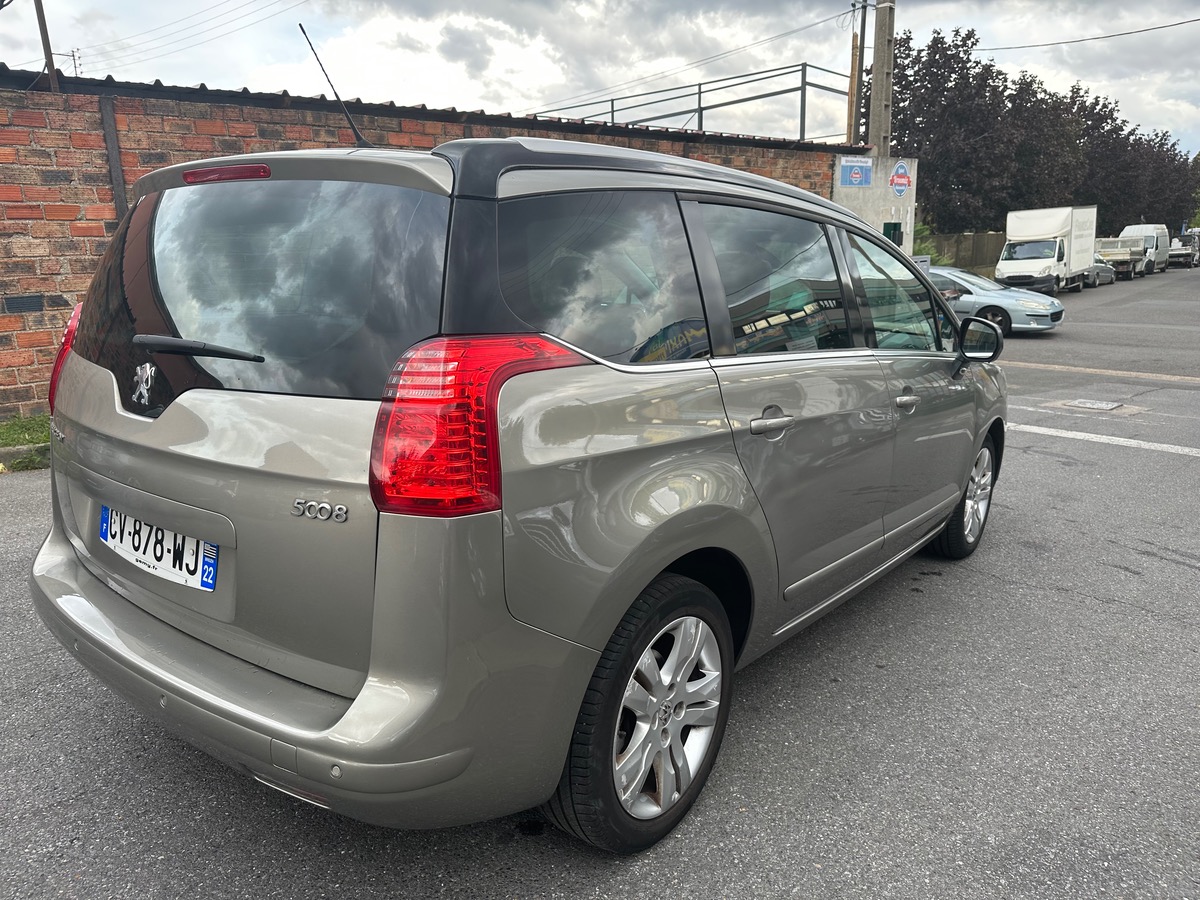 Peugeot 5008 1.6 HDI 115 CV 1er main 7 place 4XCBL