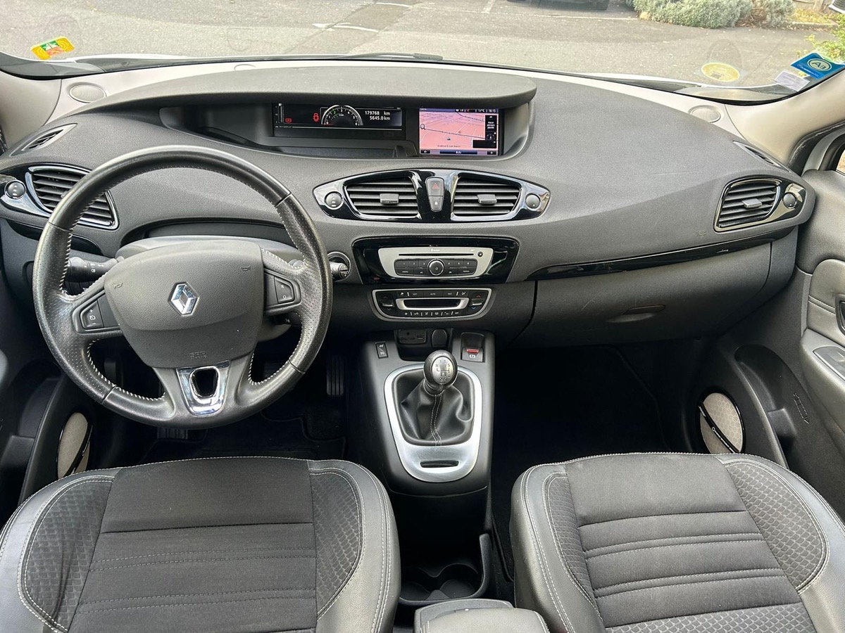 RENAULT Scenic 1.5 DCI 110 CV BOSE en 4XCARTE bleu