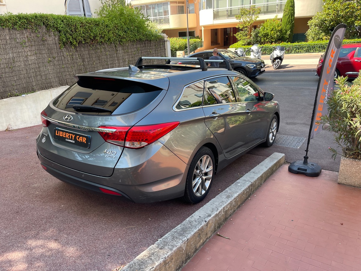 Hyundai i40 SW 1.7 CRDI 136 CV / Toit ouvrant / Barre de Toit / Moteur à Chaine