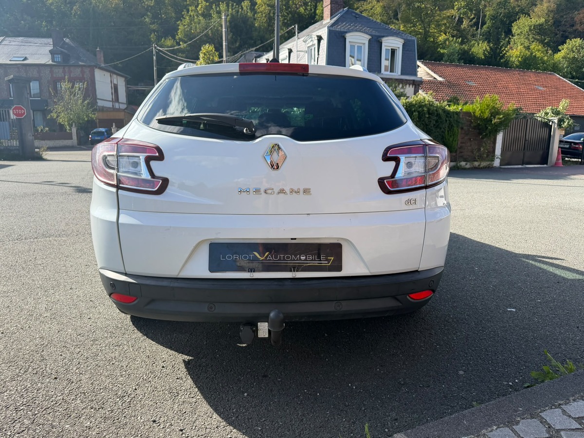 RENAULT Megane III Estate 1.5 dCi BOSE Edition-Crochet d'attelage - Distribution neuve- Garantie