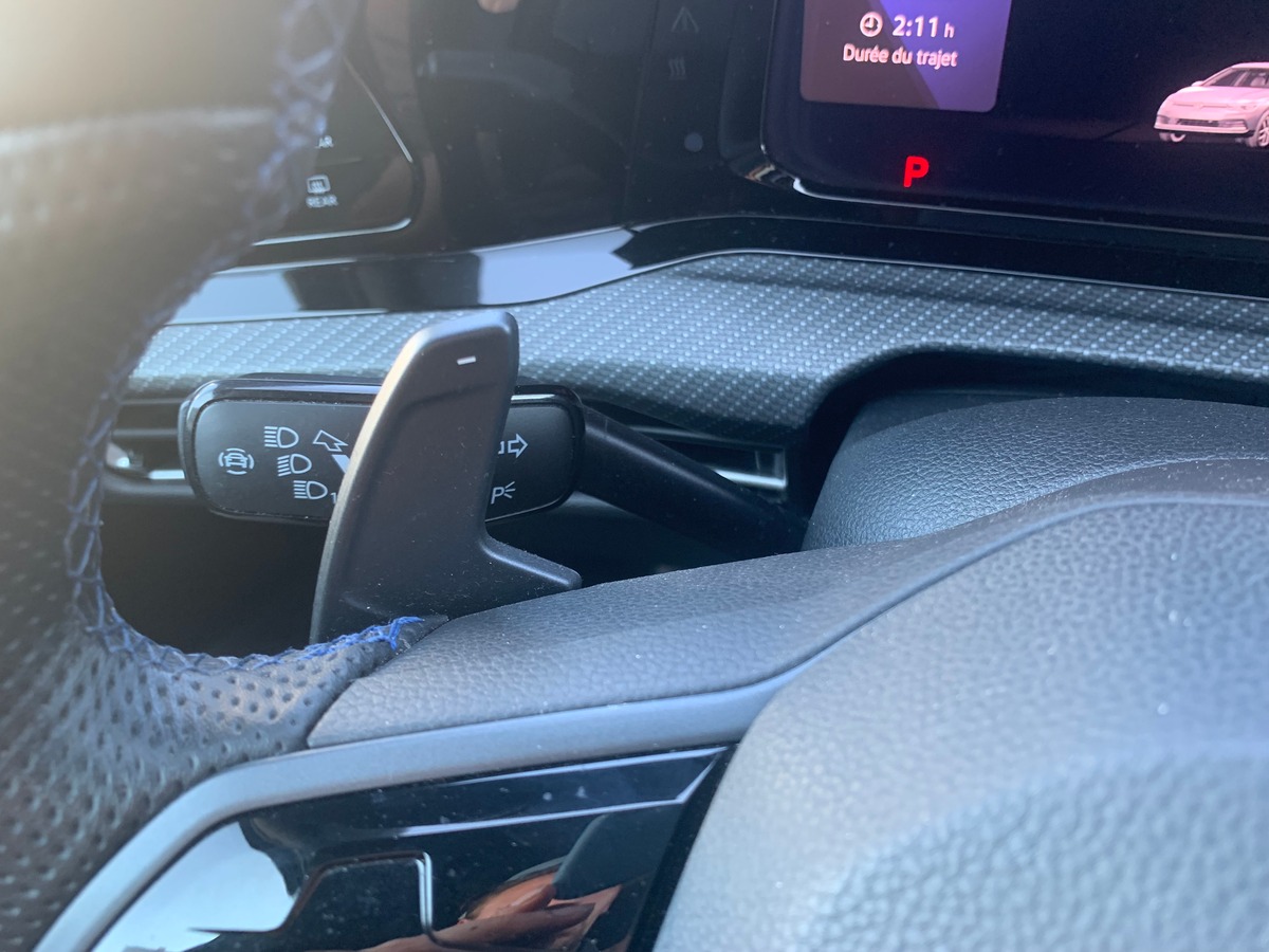 Volkswagen GOLF 8 320 chevaux | R | Toit ouvrant | Caméra de recul | Apple car play | GPS | Attelage
