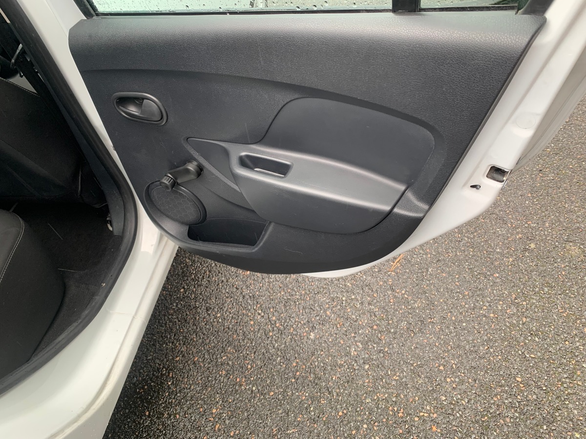 Dacia Sandero 90 ch | Lauréate | Phase 2 | GPS | Régulateur de vitesse | Climatisation | Bluetooth