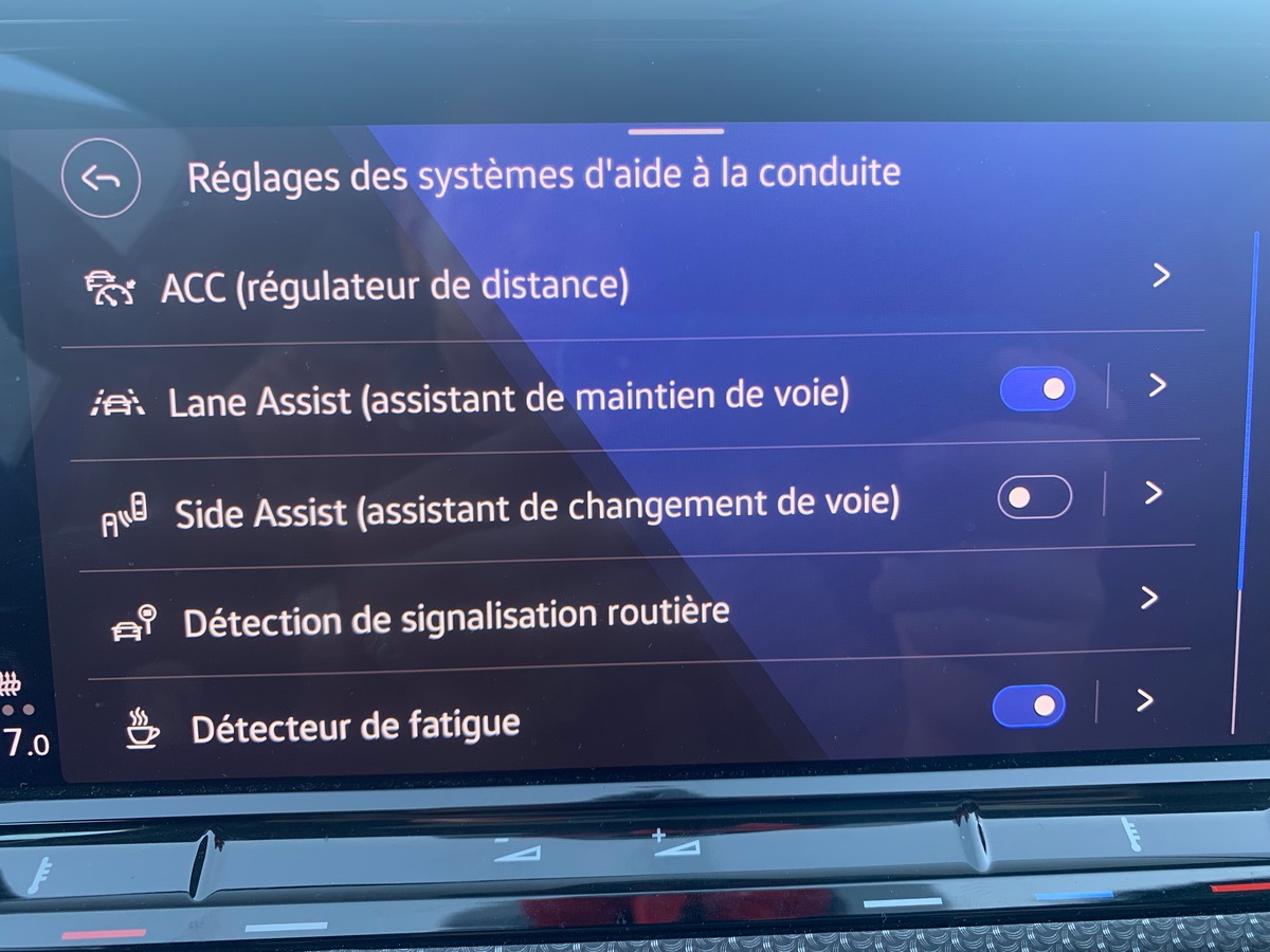 Volkswagen GOLF 8 320 chevaux | R | Toit ouvrant | Caméra de recul | Apple car play | GPS | Attelage