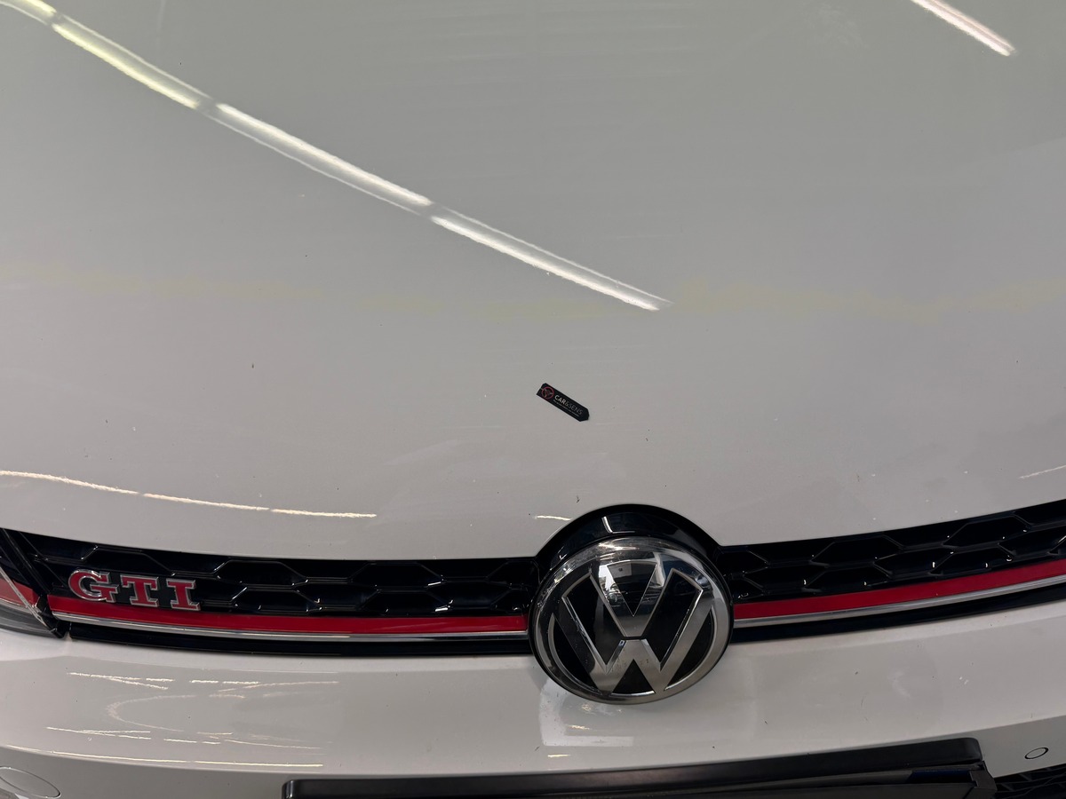 Volkswagen Golf VII - TCR / CarVertical / Echappement Akrapovic / Apple Carplay / Caméra