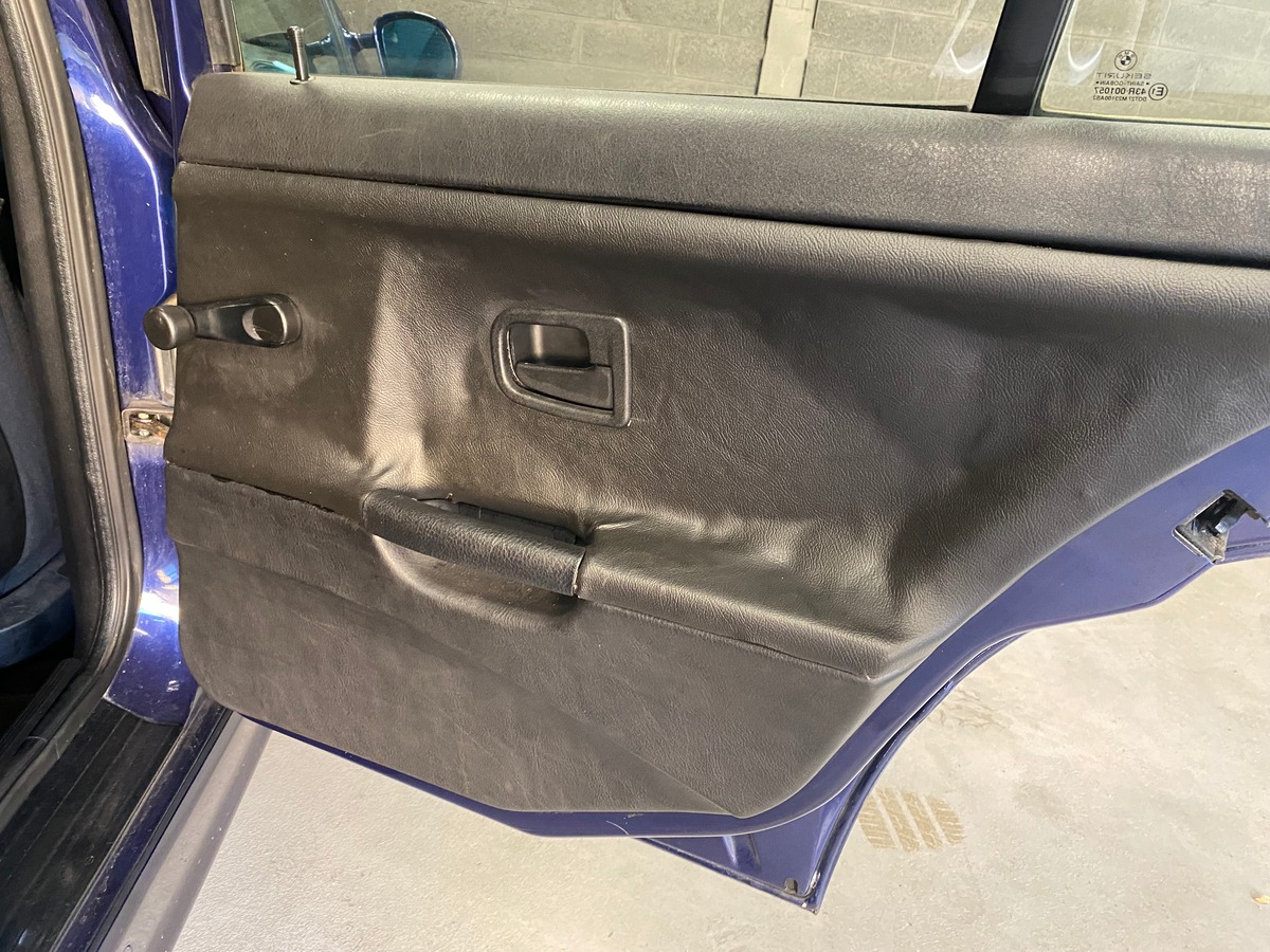 Bmw Série 3 E36 328i Berline Pack M individuel 193cv Toit Ouvrant