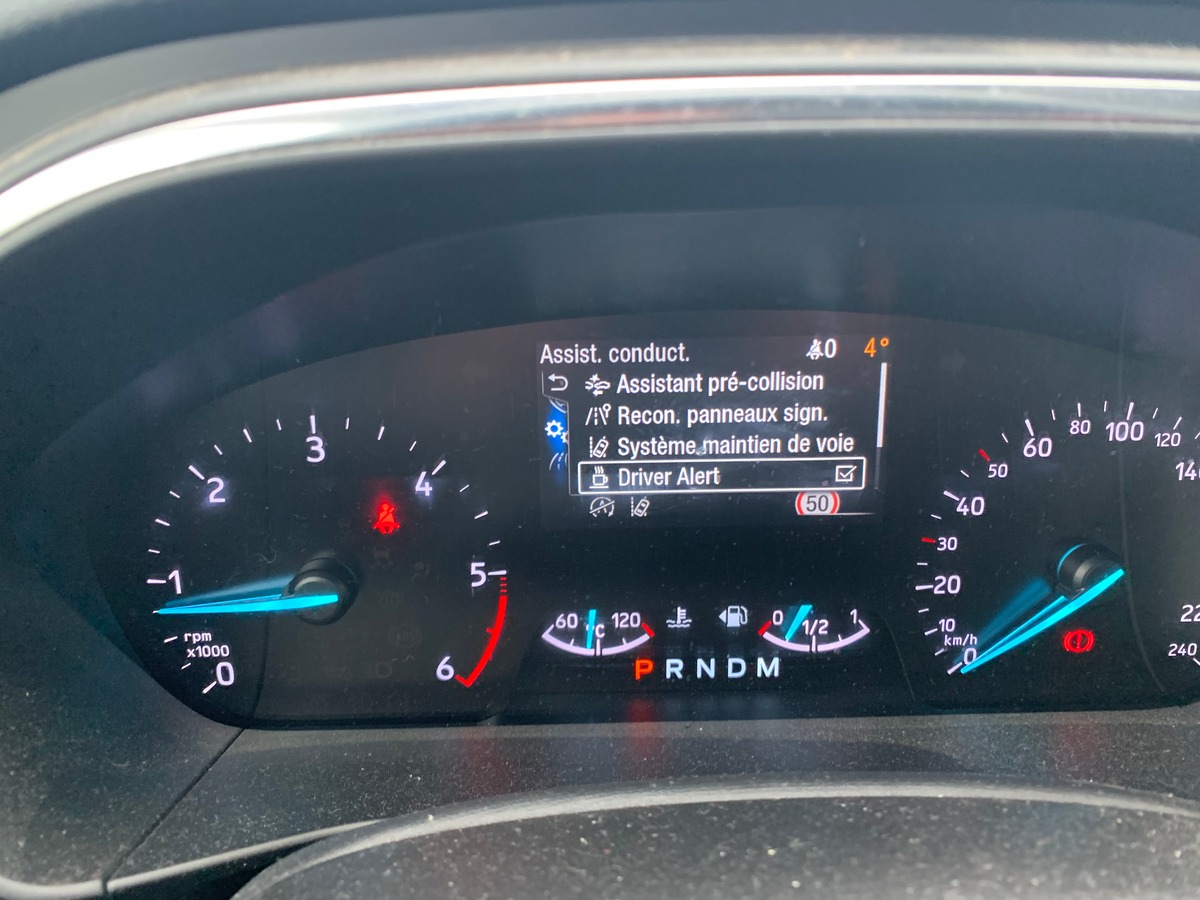 Ford FOCUS SW 120 ch | Vignale | Toit ouvrant panoramique | Apple car play Android auto | Attelage