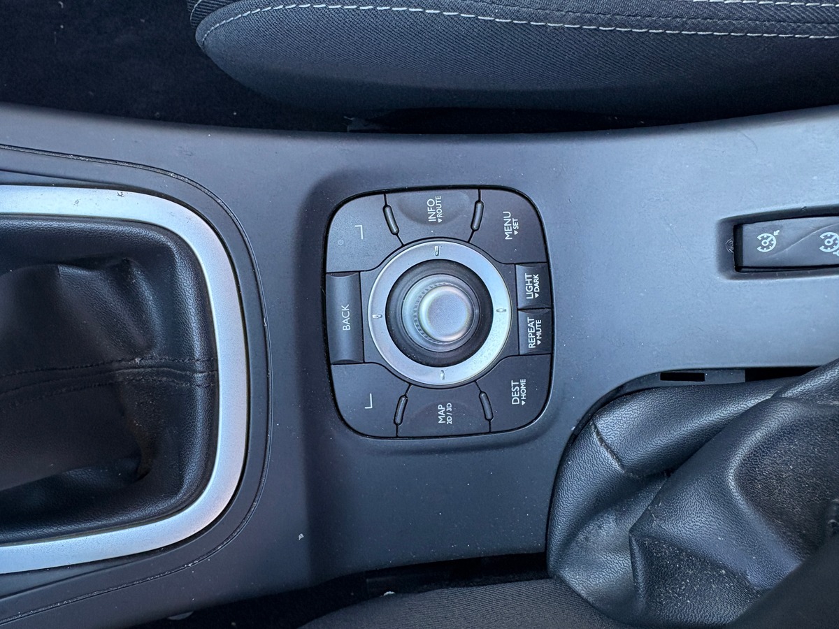 RENAULT Megane III - 1.9DCI 130CH - CARMINAT TOMTOM