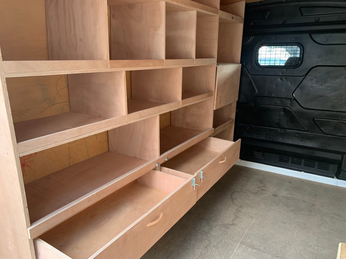 Ford TRANSIT 130 ch | Attelage | Régulateur de vitesse | Bluetooth | Plancher bois et latérale