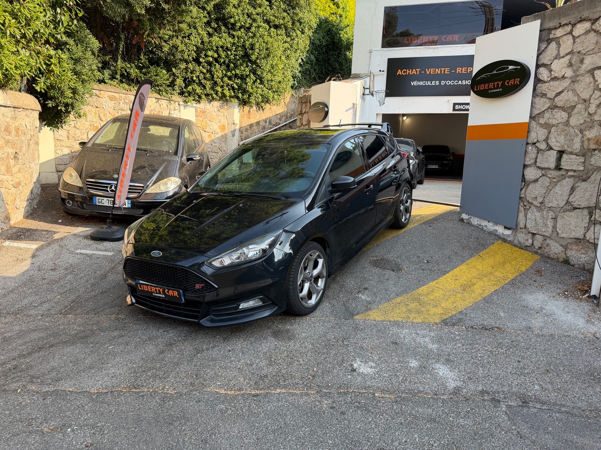 Ford Focus ST 2.0 Ti 250 CV /Pack RS /Volant Carbone/rétro intérieur Carbone / Siège Recaro/Phase 2