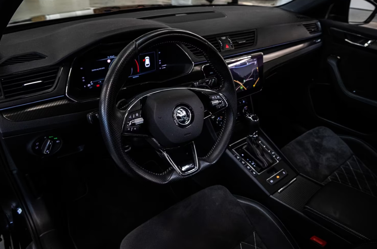 Skoda Superb Combi Hybride 1.4 TSI PHEV 218ch Sportline DSG6 Toit ouvrant Audio Canton