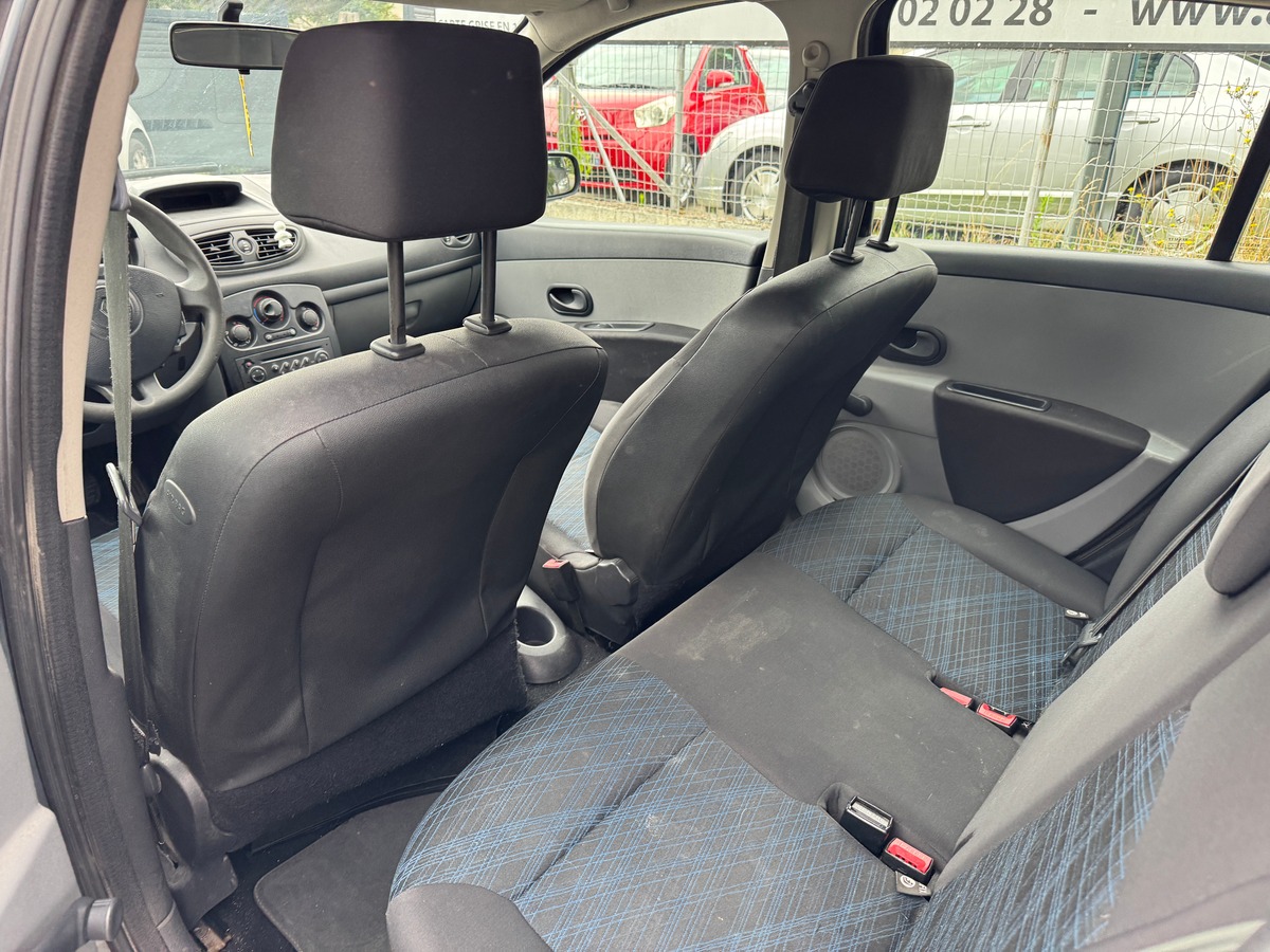 RENAULT Clio 1.2i 16v 75 AUTHENTIQUE