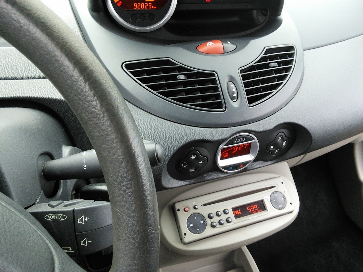 RENAULT Twingo 1.2 75 Dynamique CLIMATISATION - GARANTIE MECANIQUE - FAIBLE Km