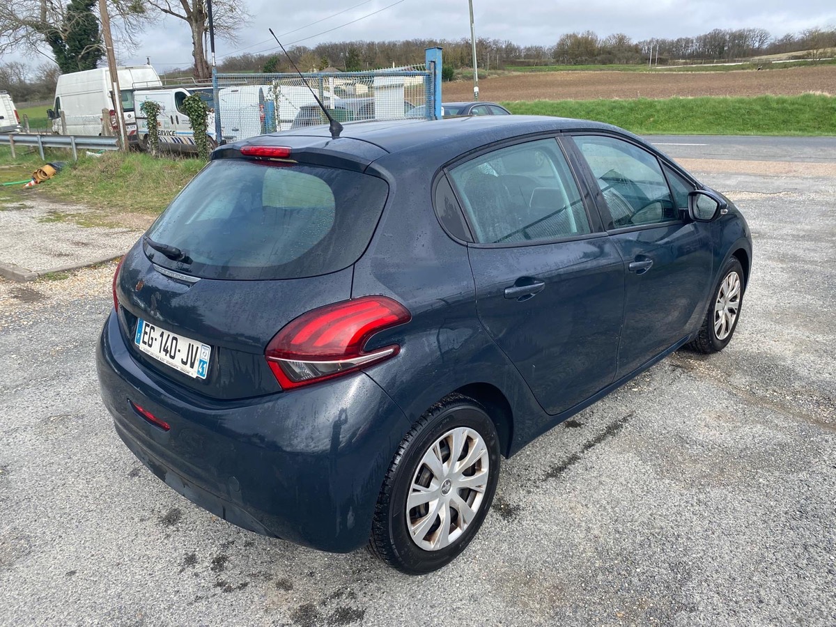 Peugeot 208 1.6 hdi 100cv 1ere main bon état général 