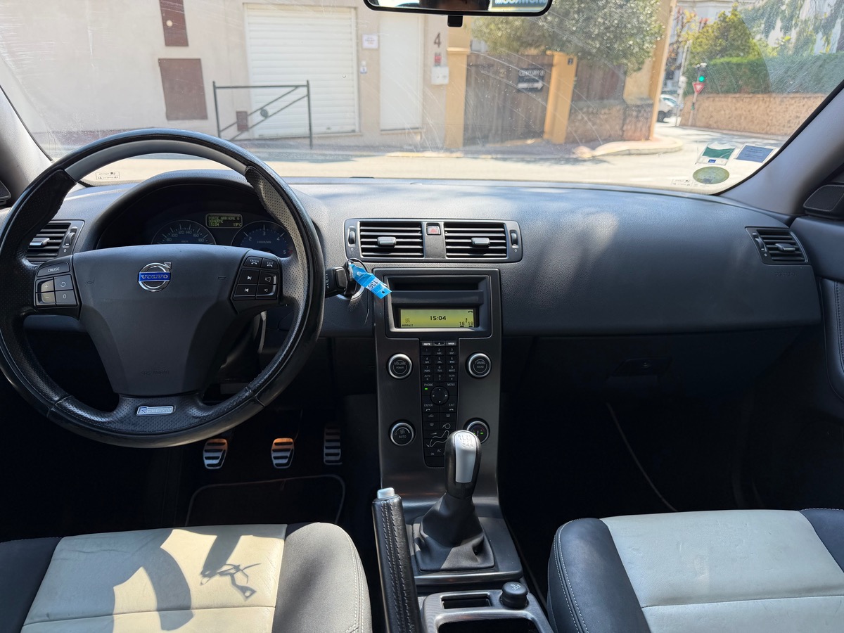Volvo S40 D2 1.6 D115 CV / R Design / 1 er Main / Intérieur Cuir / KM Réel