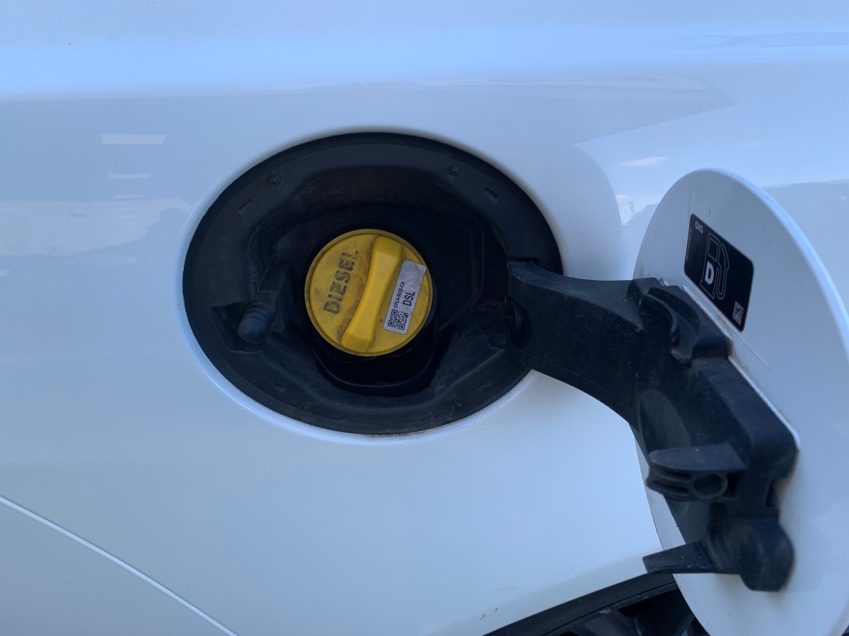 Jaguar XE 180 ch | Intérieur cuir | Toit ouvrant | Caméra de recul | GPS | Bluetooth