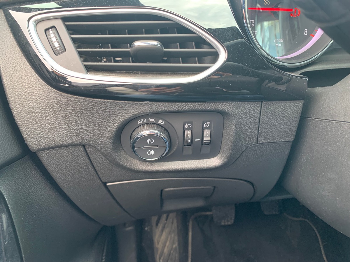 Opel Astra 105 ch | Black Edition | Caméra recul | Régulateur vitesse | Radar de stationnement avant