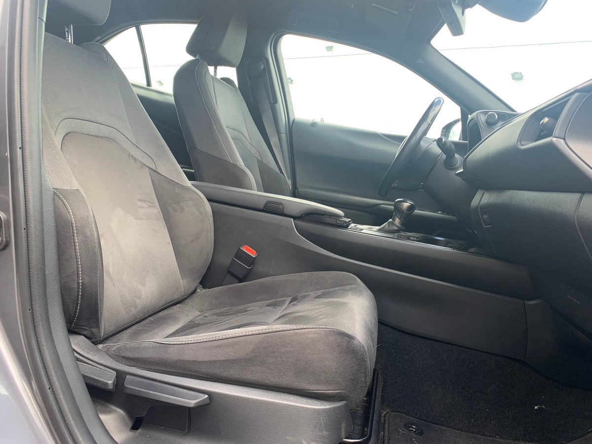 Lexus UX 250 | 184 ch | Pack Confort | Apple car Play | Caméra recul | Régulateur vitesse adaptatif