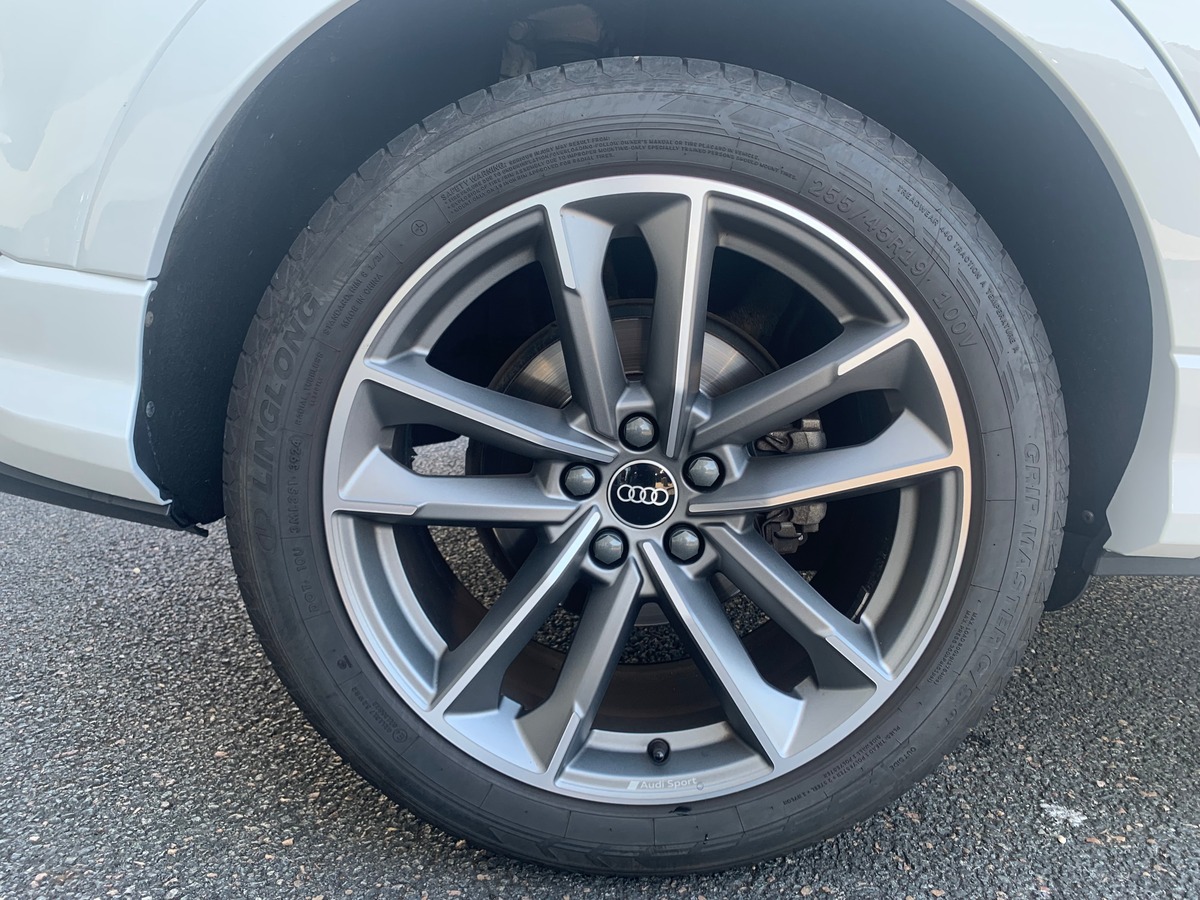 Audi Q3 150 ch | S line | Toit ouvrant | Caméra de recul | Apple car play | Attelage | Régulateur