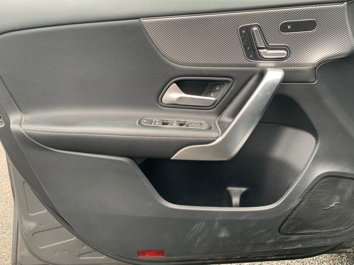 Mercedes-Benz Classe A 116 ch | Progressive line | Pack Sport Black | Pack Premium Plus | Toit pano