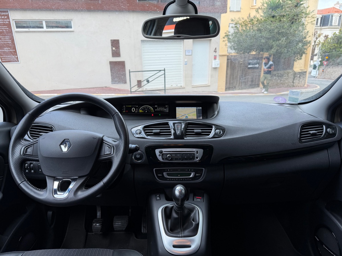 RENAULT Scenic 1.2 TCE 132 CV / 1 er Main /  Finition BOSE / GPS / Km Réel /