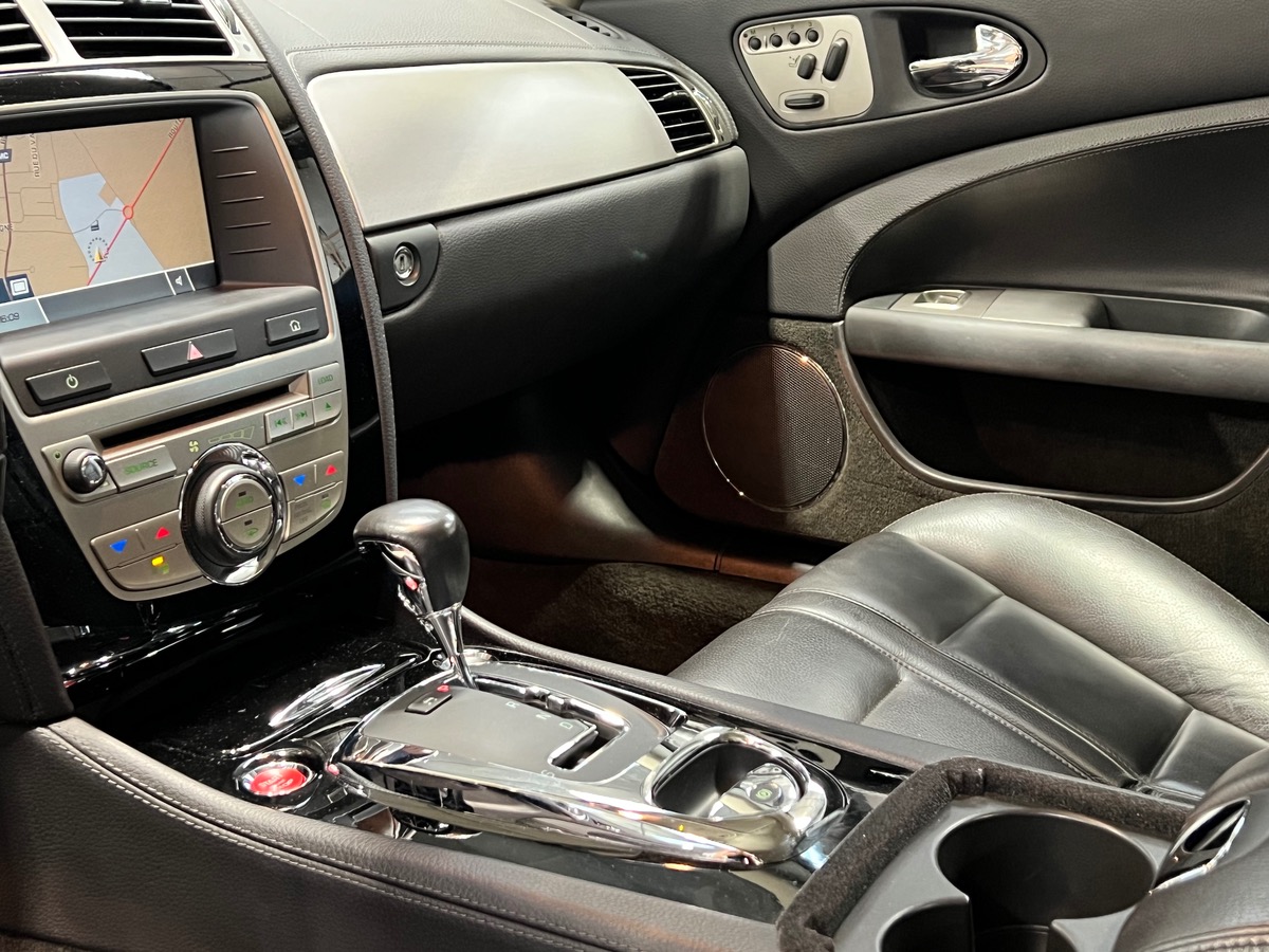 Jaguar XK Coupé Ph1 4.2 32V 298CV BVA z