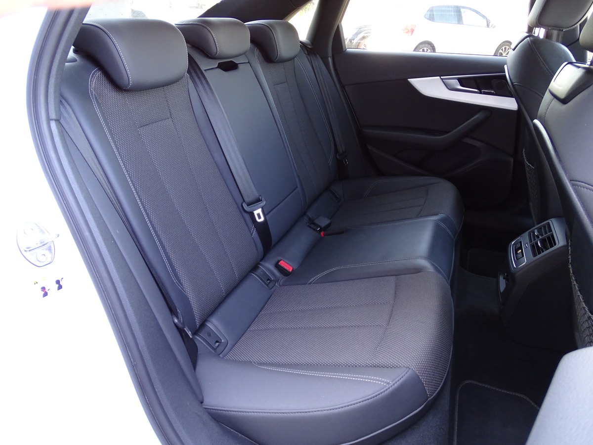 Audi A4 V (3) 35 TDI 163 Ch S-LINE S-TRONIC PACK  BRILLANCE  NOIR AUDI EXCLUSIVE
