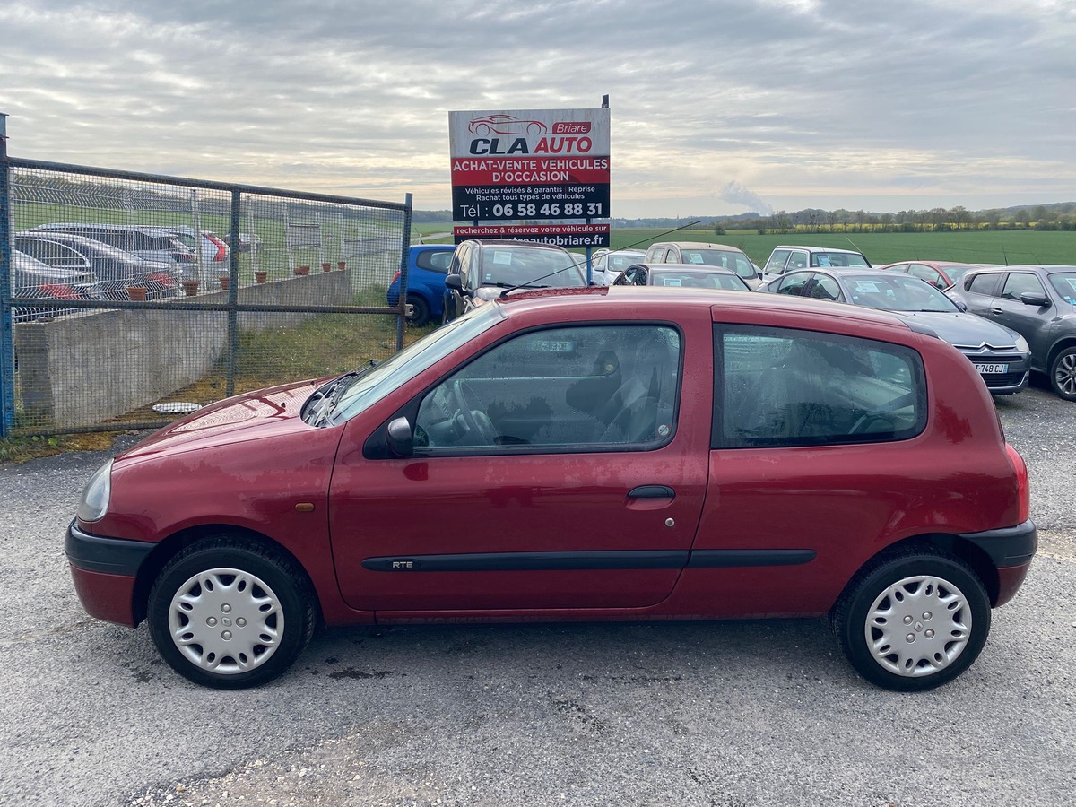 RENAULT Clio 2 1.2i 60cv petit prix très propre