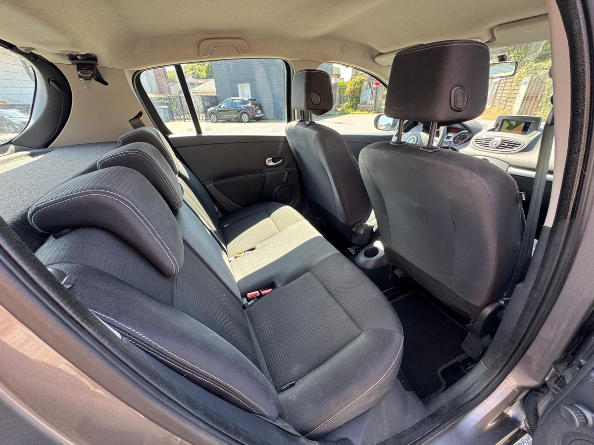 RENAULT Clio III 1.2 75ch 5portes Edition 20 ans - Garantie