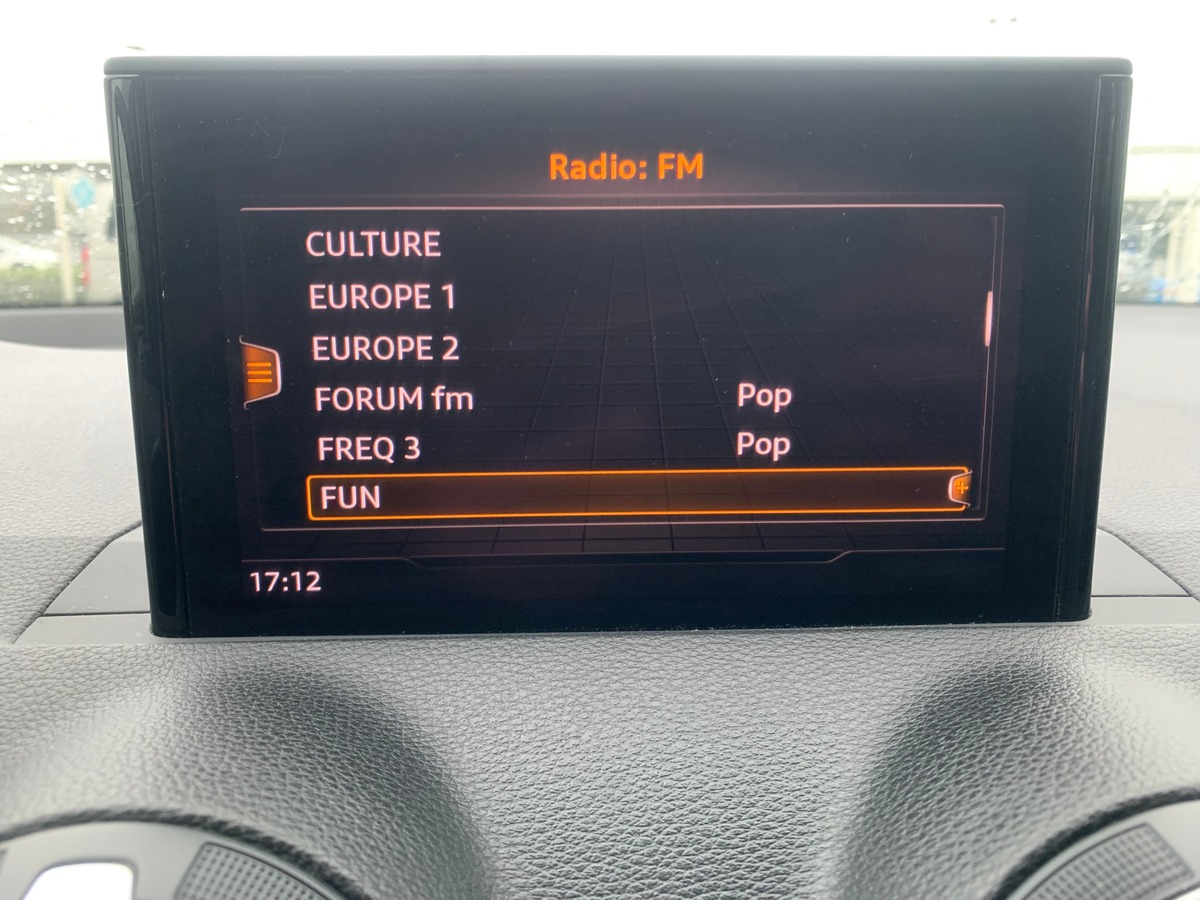 Audi Q2 115 ch | Sport | Toit ouvrant | Régulateur vitesse | Radar | Bluetooth | Coffre électrique