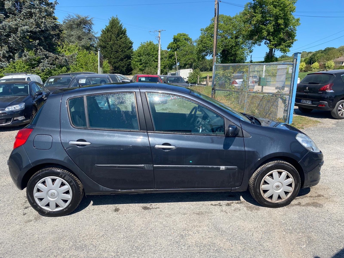 RENAULT Clio III 1.2 tce 100cv faible kilométrage d’origine 