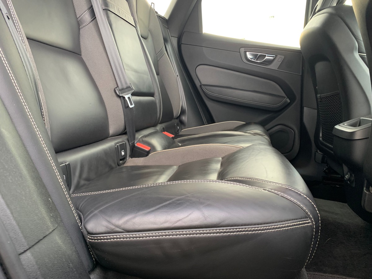 Volvo XC60 197 ch | R-design | Châssis Sport | Jantes Alu 21'' | Sièges Sport | Coffre électrique