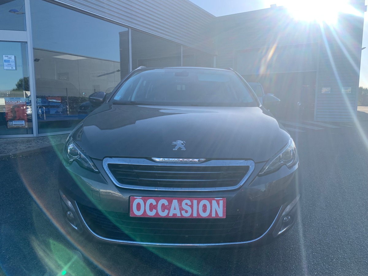 Peugeot 308 115 chevaux | Toit panoramique | Régulateur de vitesse | GPS | Attelage
