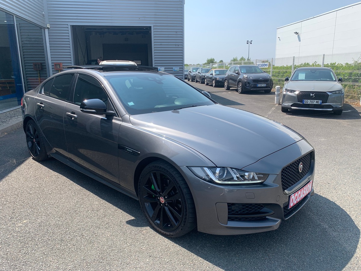 Jaguar XE 240 chevaux | R Sport | GPS | Régulateur de vitesse | Toit ouvrant | Audio MERIDIAN | Cuir