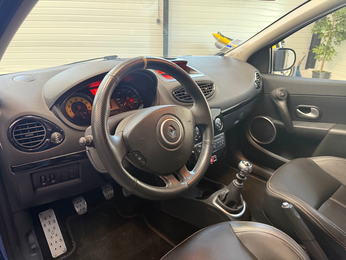 RENAULT Clio III RS LIGNE AKRAPOVIC